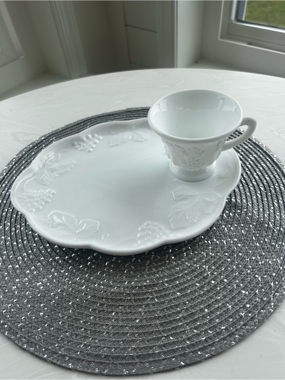 Indiana Harvest Grape Milk Glass Luncheon Snack PlateTea Cup set Charcuterie